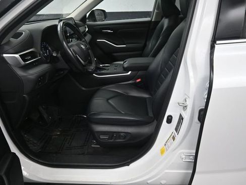 Used 2023 Toyota Highlander XLE FWD image 30