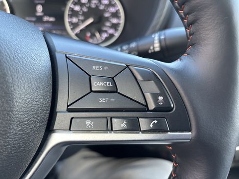 Used 2025 Nissan Sentra SR w/ SR Premium Package image 22