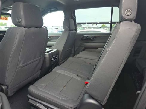Used 2025 Chevrolet Suburban LS RWD image 6