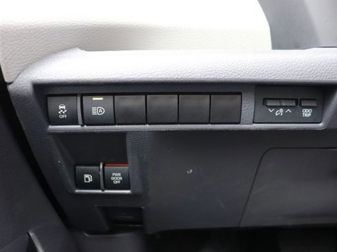 Used 2023 Toyota Sienna XLE image 23