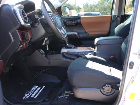 Used 2019 Toyota Tacoma SR5 image 14