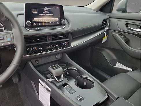 Used 2025 Nissan Rogue SV w/ SV Premium Package FWD image 20