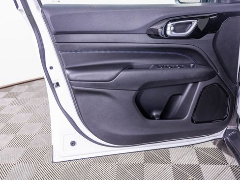 New 2026 Jeep Compass Latitude image 14