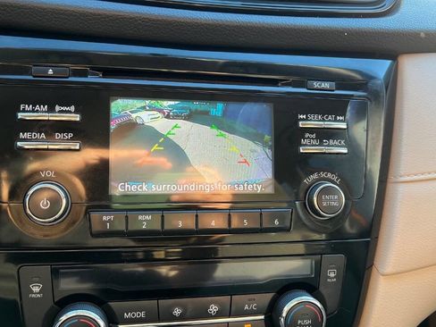Used 2017 Nissan Rogue SV image 31