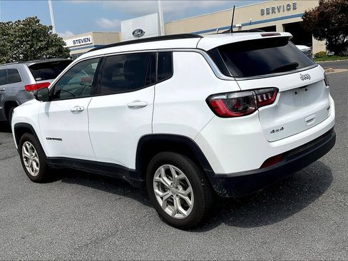 Used 2024 Jeep Compass Latitude AWD/4WD image 3