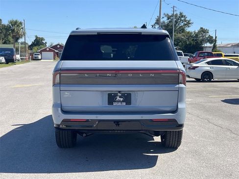 New 2025 Lincoln Navigator Reserve w/ Jet Appearance Package image 4