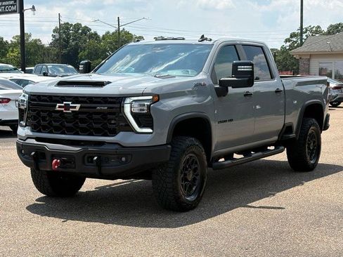 Used 2024 Chevrolet Silverado 2500 ZR2 w/ ZR2 Bison Edition AWD/4WD image 10