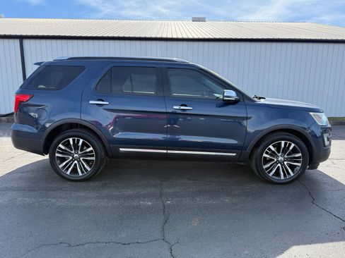 Used 2016 Ford Explorer Platinum image 2