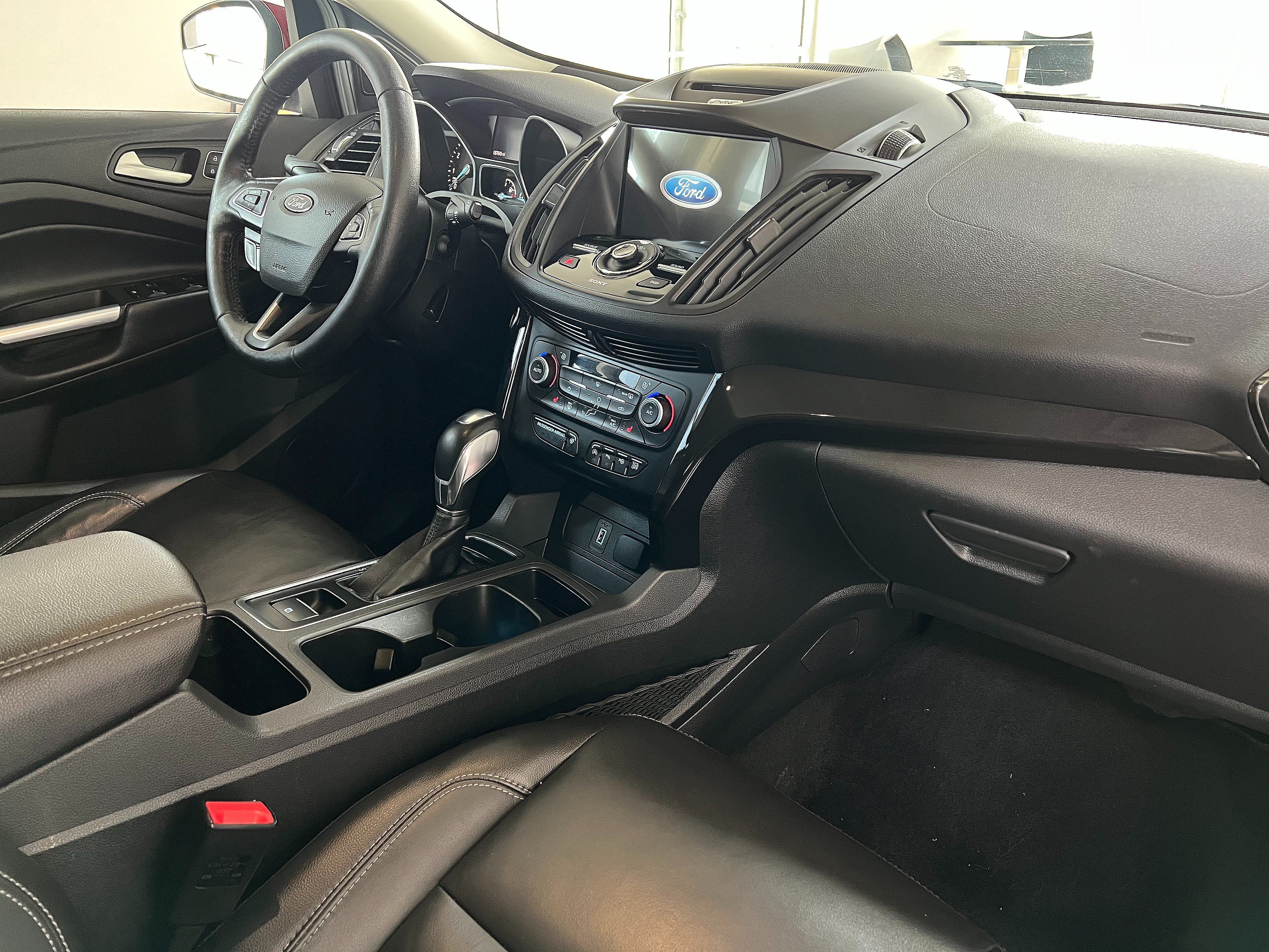 Used 2018 Ford Escape Titanium AWD/4WD image 27