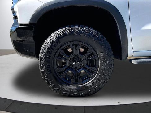 Used 2022 Chevrolet Silverado 1500 ZR2 w/ Technology Package AWD/4WD image 32