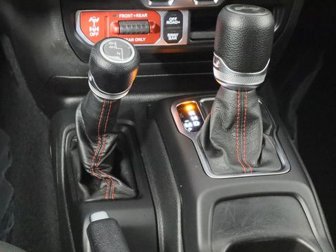 Used 2022 Jeep Wrangler Unlimited Rubicon image 13