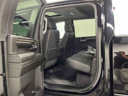 Used 2024 Chevrolet Silverado 2500 LT w/ Midnight Edition AWD/4WD image 16