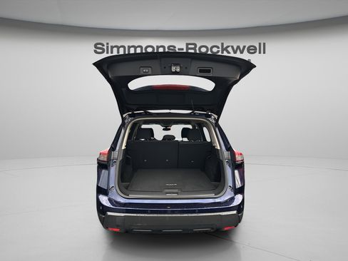 Used 2025 Nissan Rogue SV image 8