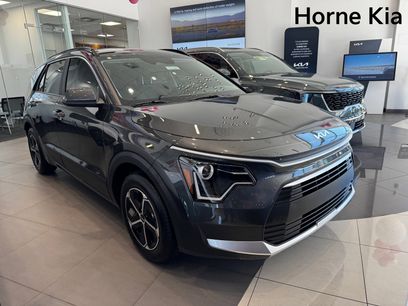 New 2025 Kia Niro LX