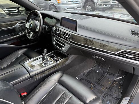 Used 2022 BMW 750i xDrive w/ M Sport Package AWD/4WD image 26