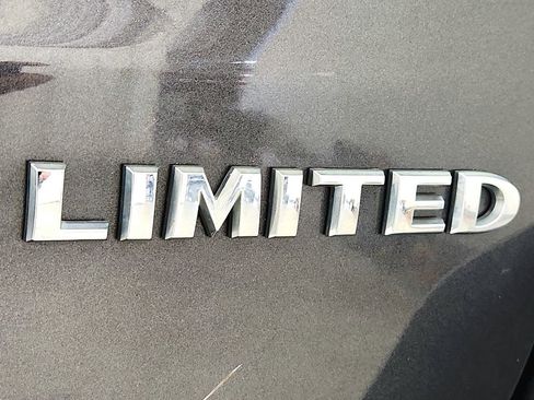Used 2017 Jeep Grand Cherokee Limited AWD/4WD image 38