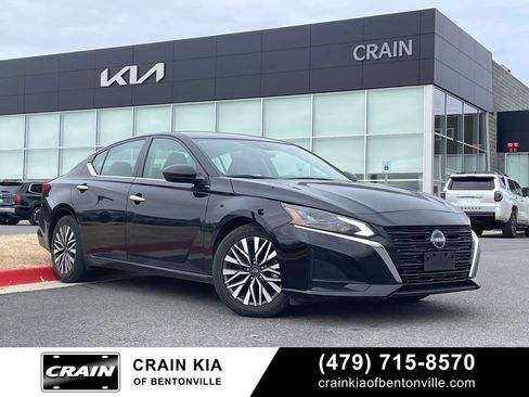Used 2024 Nissan Altima 2.5 SV image 1