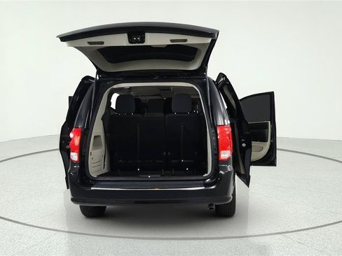 Used 2020 Dodge Grand Caravan SE FWD image 7