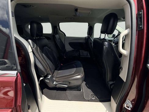 Used 2017 Chrysler Pacifica Touring FWD image 28