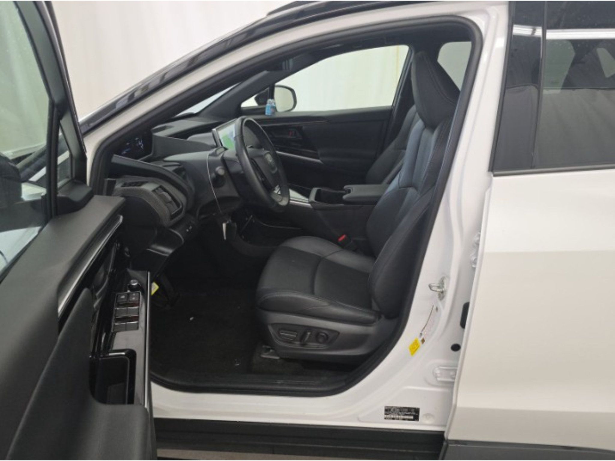 Used 2024 Toyota bZ4X AWD w/ Weather Package image 5