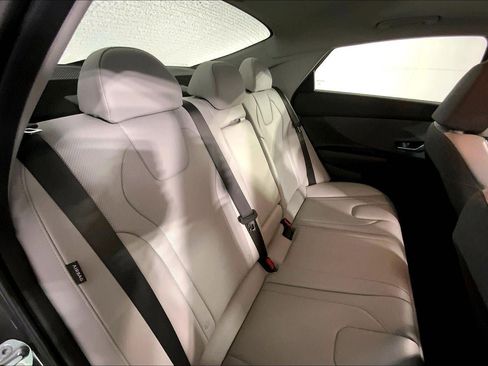 Used 2025 Hyundai Elantra Limited image 23