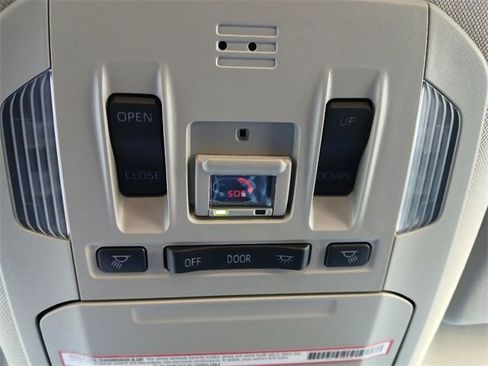 Certified 2023 Toyota Highlander XLE image 37