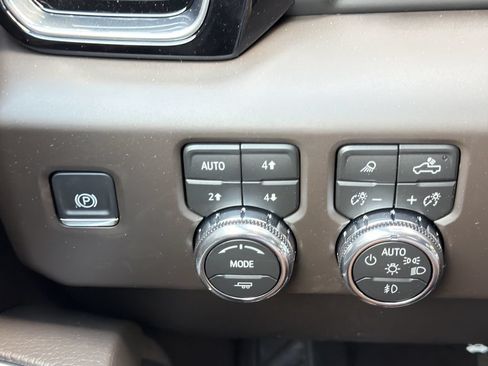 New 2026 GMC Sierra 3500 Denali w/ Denali Reserve Package AWD/4WD image 11
