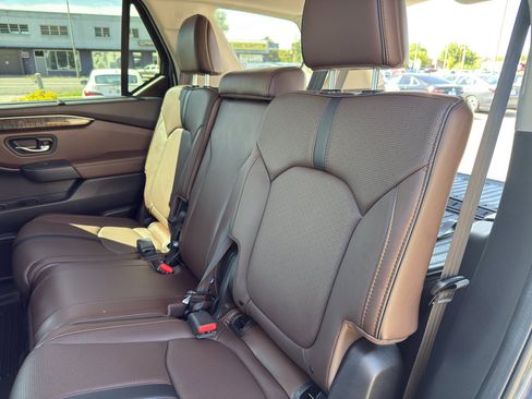 Used 2025 Honda Pilot Elite image 26