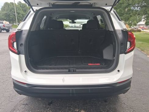Used 2024 GMC Terrain SLE w/ Driver Convenience Package AWD/4WD image 5
