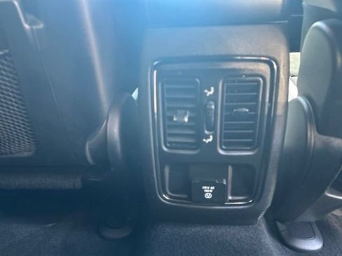 Used 2018 Jeep Grand Cherokee Altitude AWD/4WD image 28