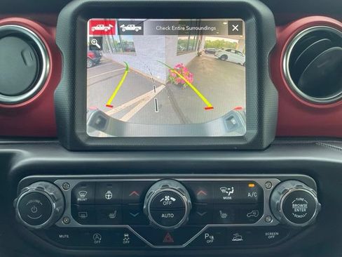 Used 2022 Jeep Gladiator Rubicon w/ LED Lighting Group AWD/4WD image 16