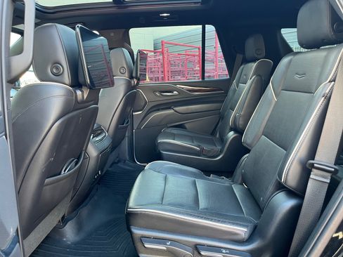 Used 2021 Cadillac Escalade Premium Luxury w/ Performance Package AWD/4WD image 25
