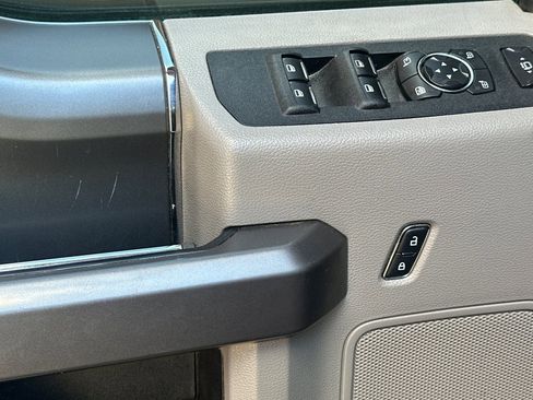 Used 2018 Ford F350 XLT w/ XLT Premium Package AWD/4WD image 14