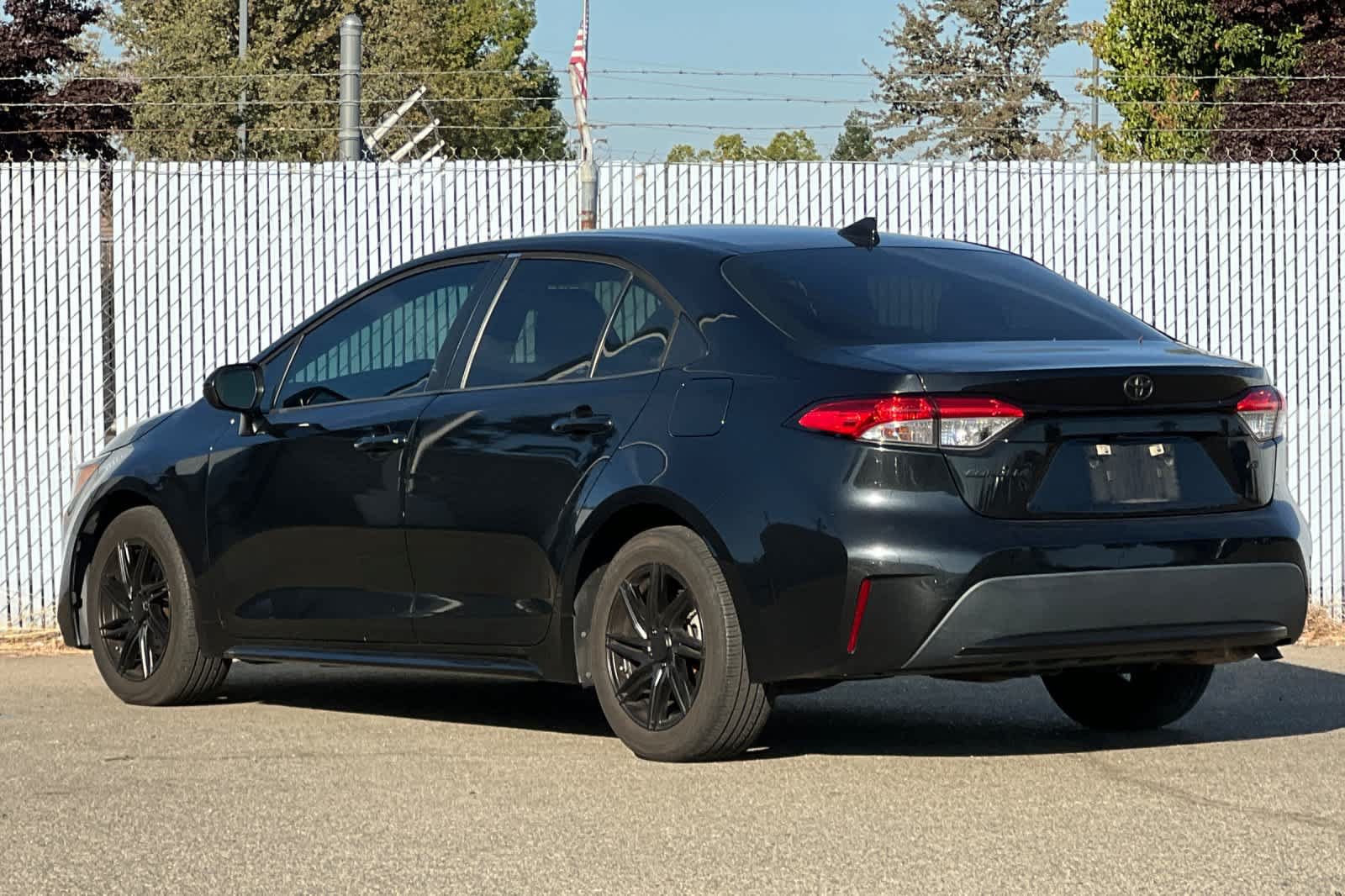 Used 2020 Toyota Corolla LE FWD image 5