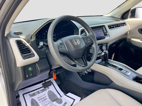 Used 2017 Honda HR-V LX image 9