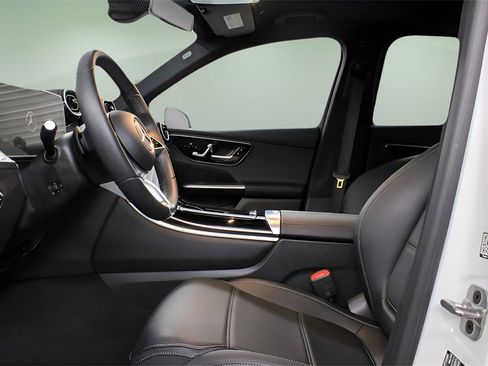 Used 2024 Mercedes-Benz GLC 300 4MATIC image 19