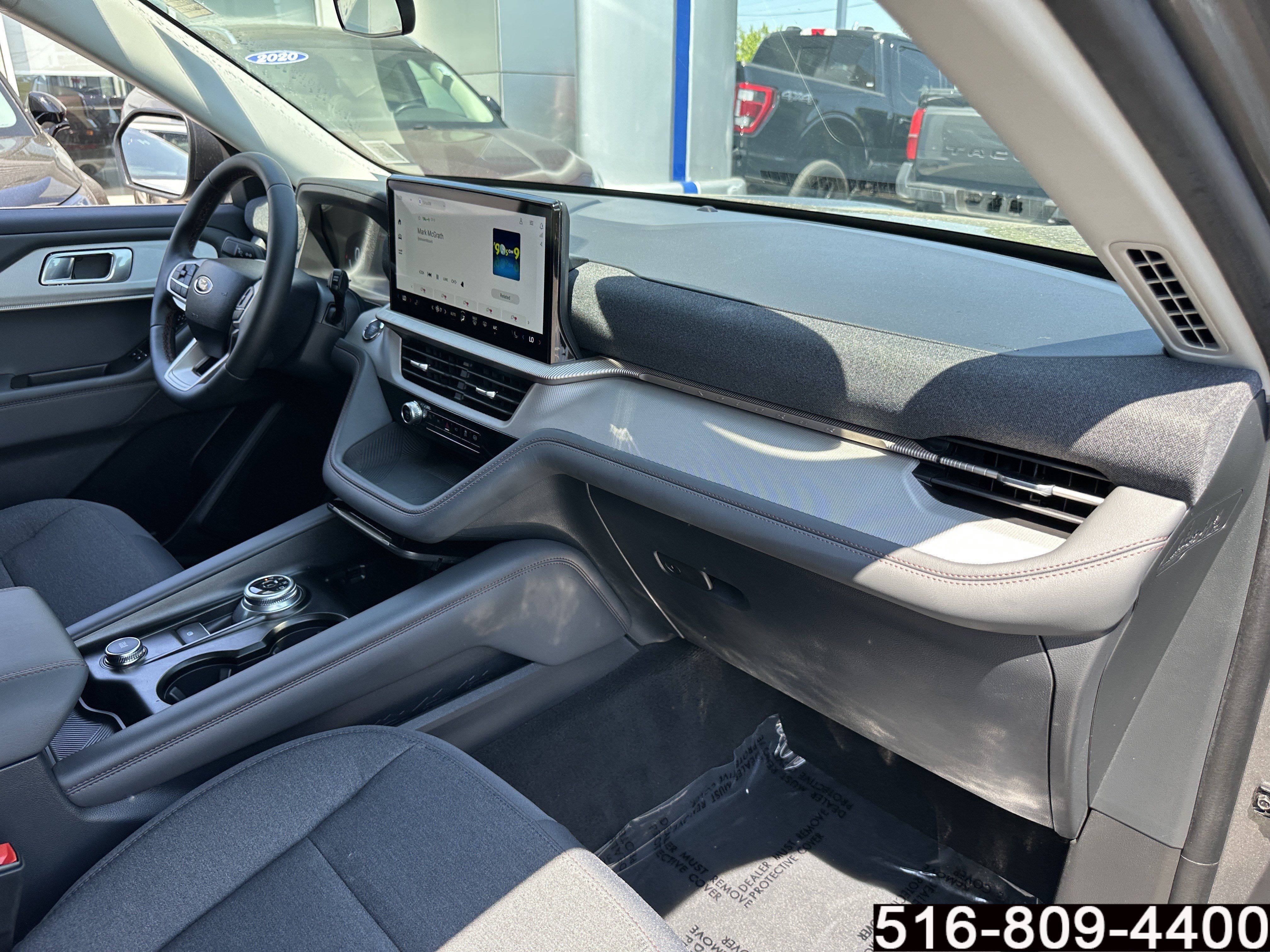 Used 2025 Ford Explorer Active AWD/4WD image 30