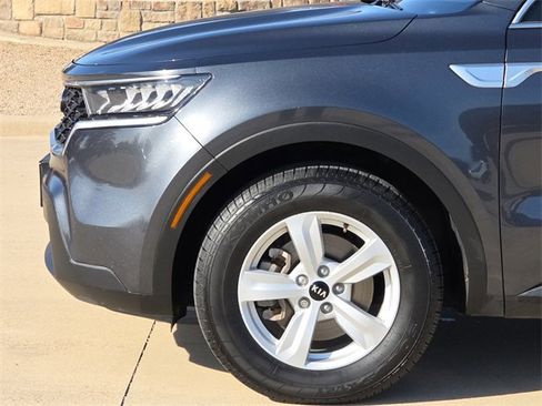 Used 2021 Kia Sorento LX image 5