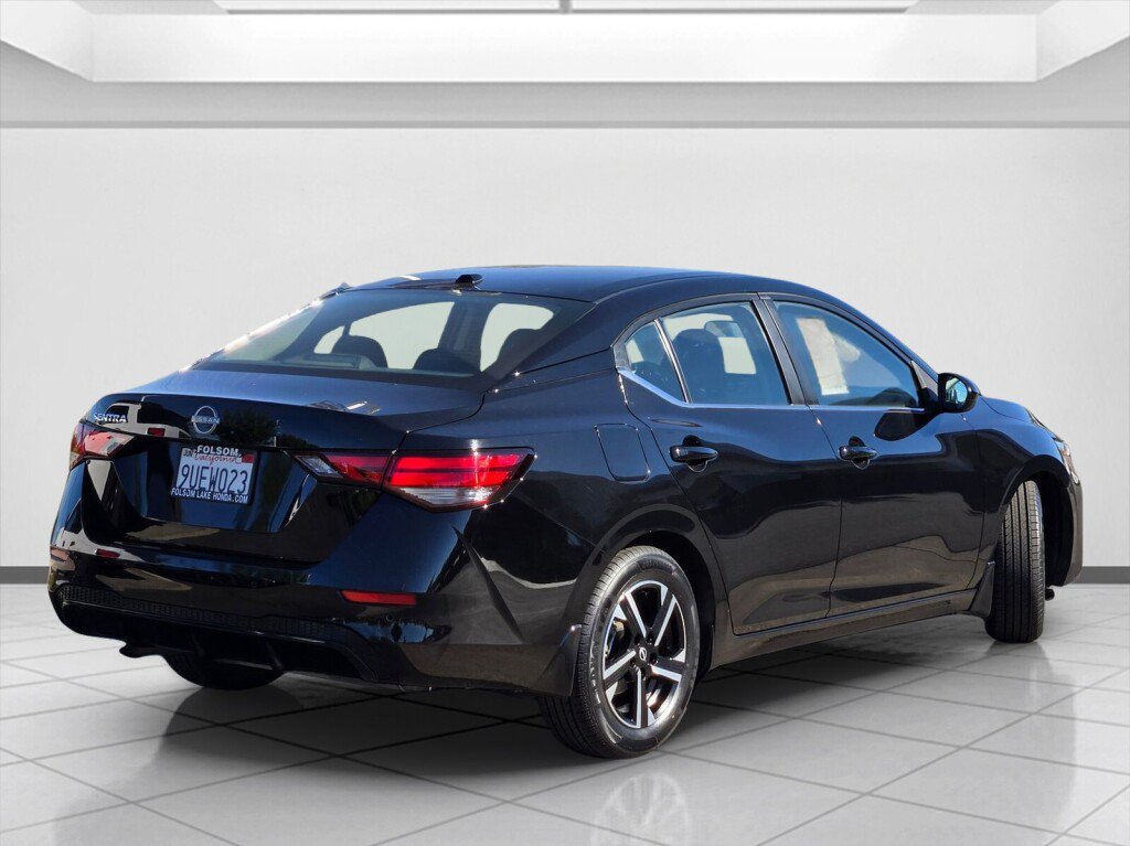 Used 2025 Nissan Sentra SV w/ All-Weather Package FWD image 5