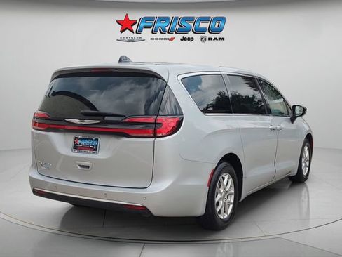 Certified 2024 Chrysler Pacifica Touring-L FWD image 7