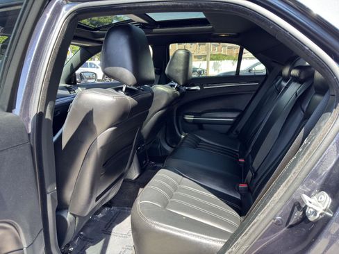 Used 2018 Chrysler 300 S w/ 300S Premium Group RWD image 26