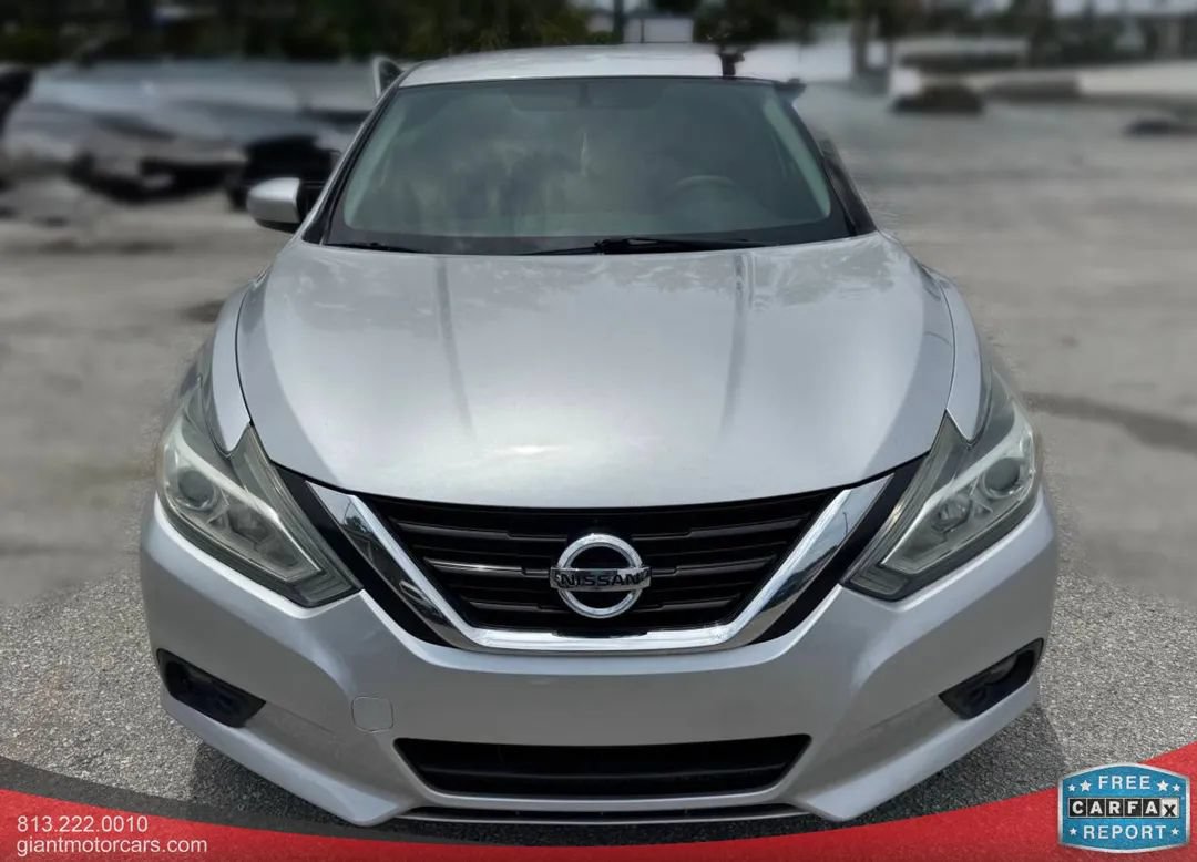 Used 2018 Nissan Altima FWD image 2