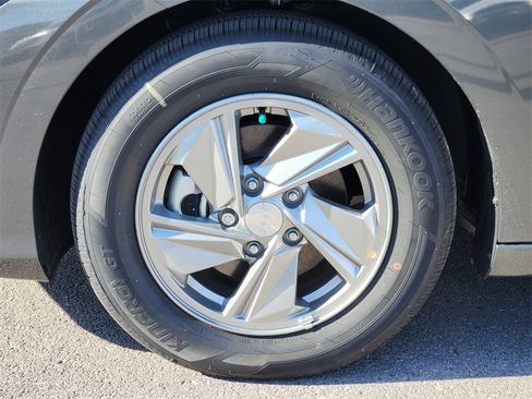New 2025 Hyundai Elantra SE image 12