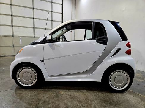 Used 2015 smart fortwo passion RWD image 8