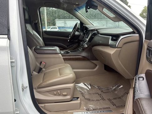 Used 2019 Chevrolet Suburban LT w/ Luxury Package AWD/4WD image 11