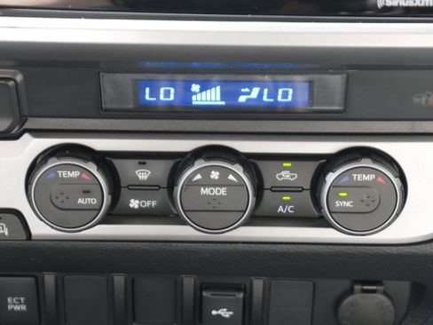 Used 2022 Toyota Tacoma SR5 AWD/4WD image 19