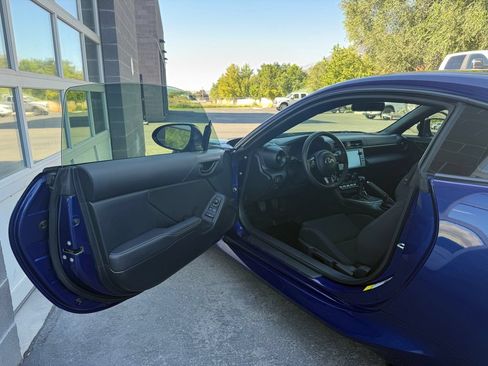 Used 2023 Toyota GR86 w/ ALL Weather Mat Package (TMS) RWD image 17