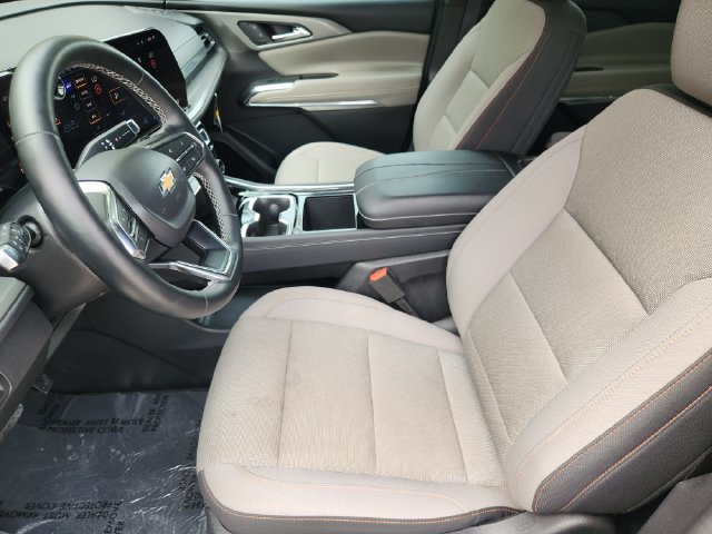 Used 2026 Chevrolet Traverse LT w/ Driver Confidence Package FWD image 13