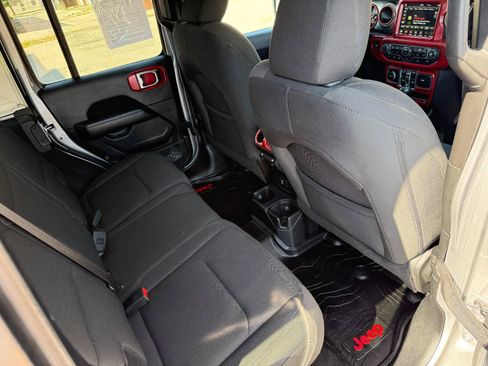 Used 2018 Jeep Wrangler Unlimited Sahara w/ Dual Top Group AWD/4WD image 15