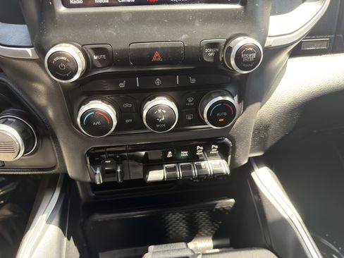 Used 2021 RAM 1500 Big Horn image 32